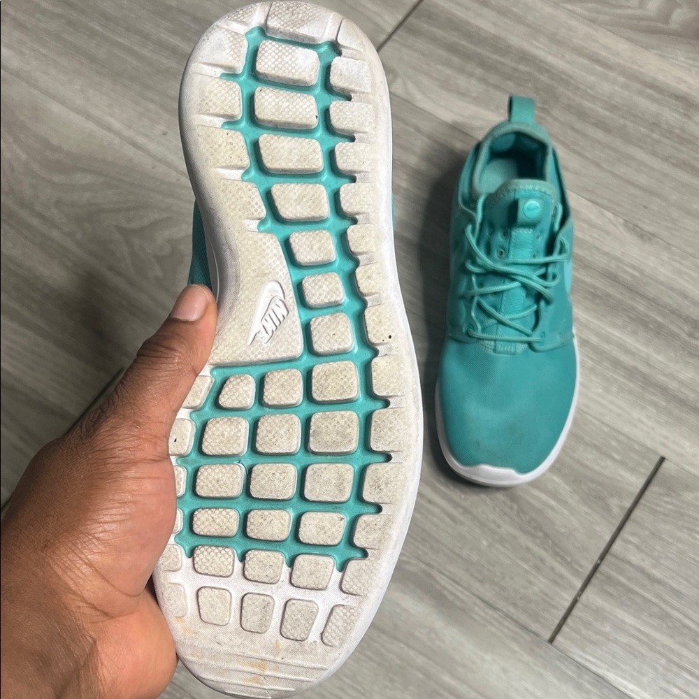 Nike Women's Teal Sneakers - Picture 8 of 11